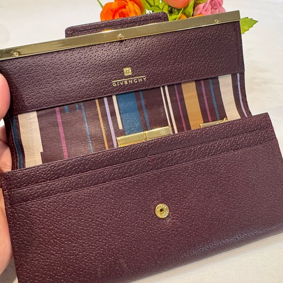 Authentic Givenchy Kisslock wallet - Picture 1 of 8